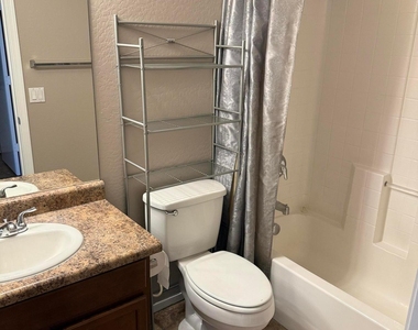 816 W Mid Way Street - Photo Thumbnail 15