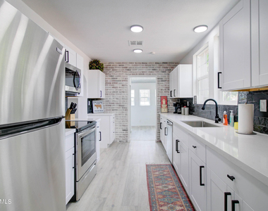 258 S Sutherland Street - Photo Thumbnail 3