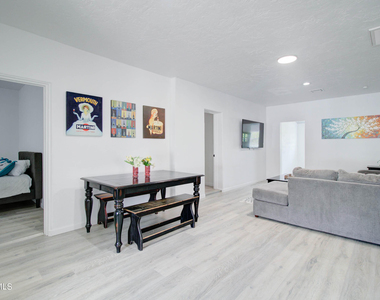 258 S Sutherland Street - Photo Thumbnail 2