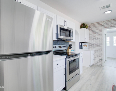 258 S Sutherland Street - Photo Thumbnail 9