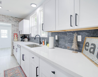 258 S Sutherland Street - Photo Thumbnail 8