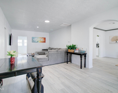 258 S Sutherland Street - Photo Thumbnail 12