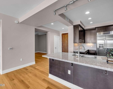 4803 N Woodmere Fairway -- - Photo Thumbnail 40