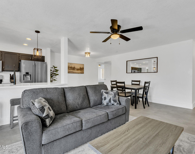 9270 E Mission Lane - Photo Thumbnail 5