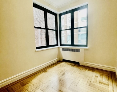 124 East 24th Street - Photo Thumbnail 1