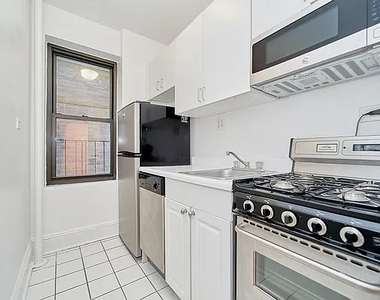 124 East 24th Street - Photo Thumbnail 3