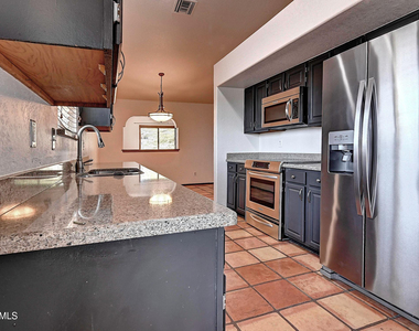 14004 N Sussex Place - Photo Thumbnail 2
