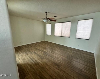 3130 N 126th Drive - Photo Thumbnail 11