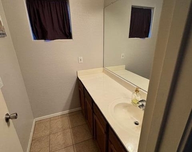 3130 N 126th Drive - Photo Thumbnail 21