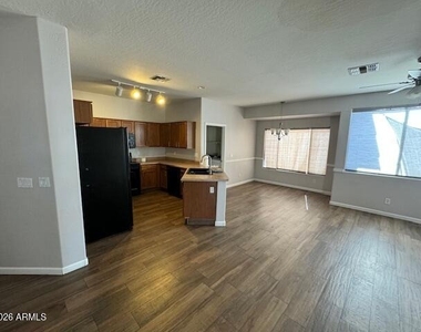 3130 N 126th Drive - Photo Thumbnail 9