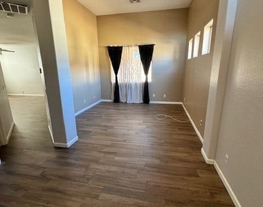 3130 N 126th Drive - Photo Thumbnail 7