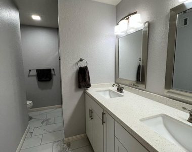 5998 N 78th Street - Photo Thumbnail 17