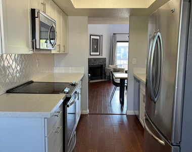 5998 N 78th Street - Photo Thumbnail 8