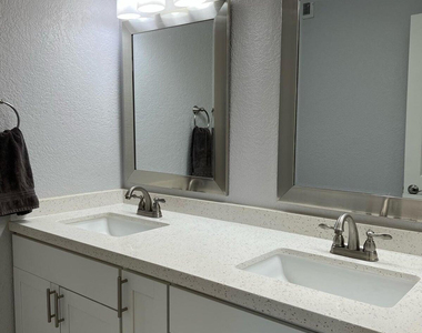 5998 N 78th Street - Photo Thumbnail 18