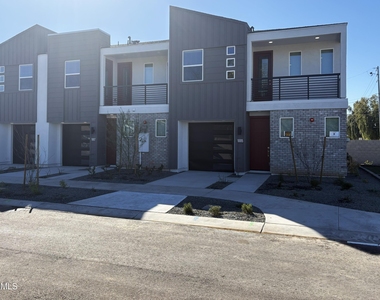 1019 E Pasadena Avenue - Photo Thumbnail 4