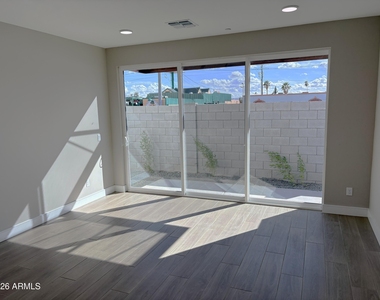 1019 E Pasadena Avenue - Photo Thumbnail 11
