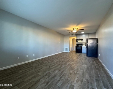9647 N 10th Avenue - Photo Thumbnail 1