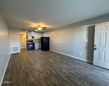 9647 N 10th Avenue - Photo Thumbnail 2