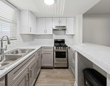 1601 W Camelback Road - Photo Thumbnail 5