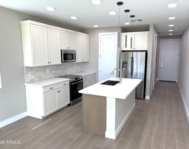 1009 E Pasadena Avenue - Photo Thumbnail 1
