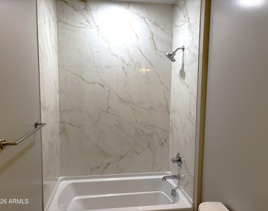1009 E Pasadena Avenue - Photo Thumbnail 14