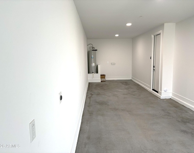 1009 E Pasadena Avenue - Photo Thumbnail 32