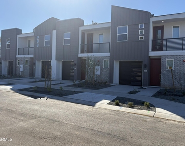 1009 E Pasadena Avenue - Photo Thumbnail 6
