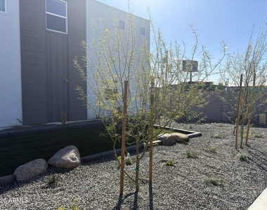 1009 E Pasadena Avenue - Photo Thumbnail 8