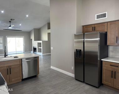 7570 W Jenan Drive - Photo Thumbnail 6