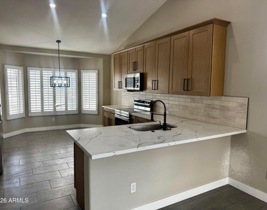 7570 W Jenan Drive - Photo Thumbnail 10