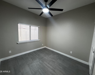 7570 W Jenan Drive - Photo Thumbnail 22