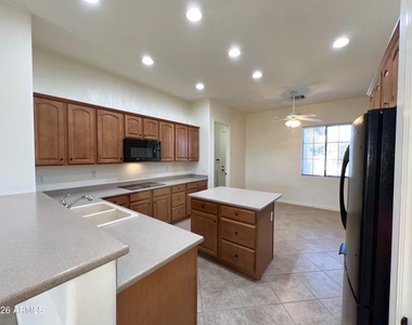 14313 W Alvarado Drive - Photo Thumbnail 6