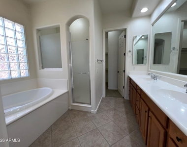 14313 W Alvarado Drive - Photo Thumbnail 10