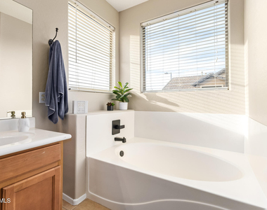 3143 S Southwind Drive - Photo Thumbnail 26