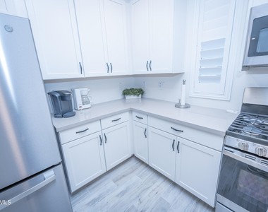 5100 E Rancho Paloma Drive - Photo Thumbnail 14