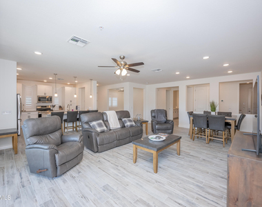 5100 E Rancho Paloma Drive - Photo Thumbnail 8