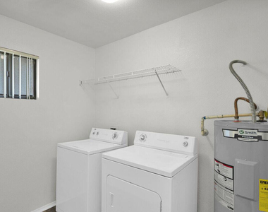 5611 S 32nd Street - Photo Thumbnail 12