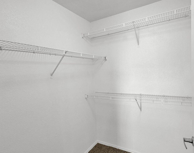 5611 S 32nd Street - Photo Thumbnail 9