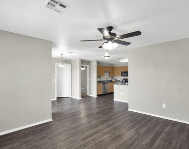 5611 S 32nd Street - Photo Thumbnail 3