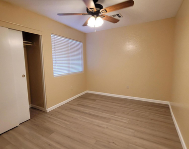 532 W 9th Street - Photo Thumbnail 6