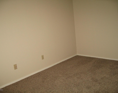 921 W University Drive - Photo Thumbnail 11