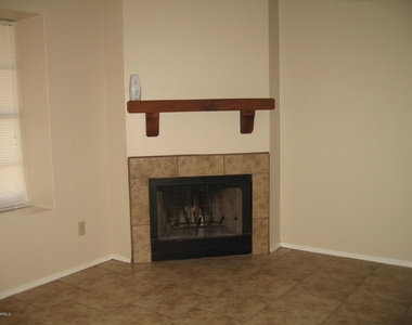 921 W University Drive - Photo Thumbnail 3