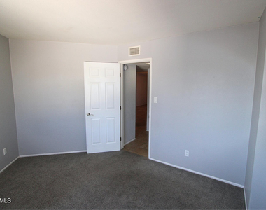 885 N Granite Reef Road - Photo Thumbnail 8