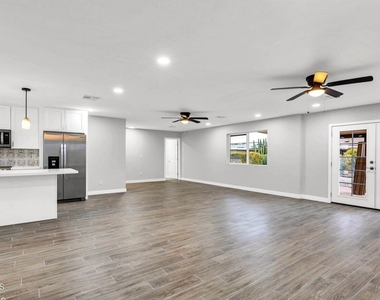10602 W Cumberland Drive - Photo Thumbnail 3