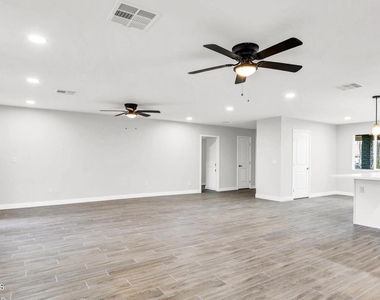 10602 W Cumberland Drive - Photo Thumbnail 9