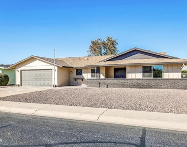 10602 W Cumberland Drive - Photo Thumbnail 5