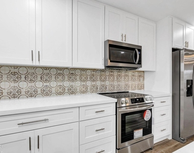 10602 W Cumberland Drive - Photo Thumbnail 11