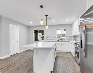 10602 W Cumberland Drive - Photo Thumbnail 10