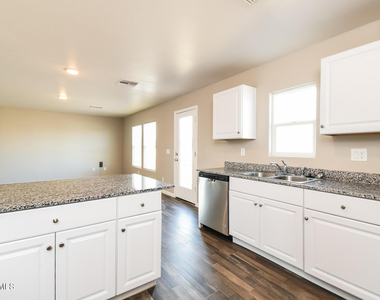8764 W Reventon Drive - Photo Thumbnail 6