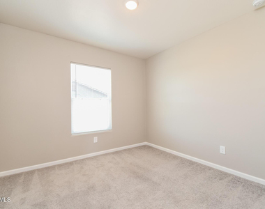 8764 W Reventon Drive - Photo Thumbnail 11